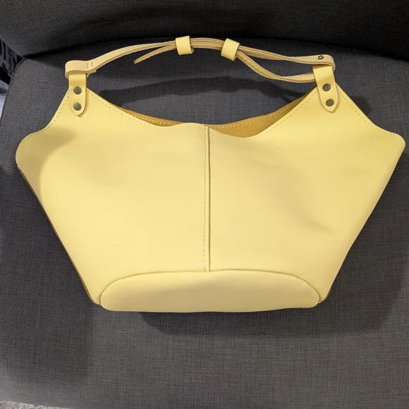 PLG Large Kangaroo in Vanilla - Picture 5 of 11